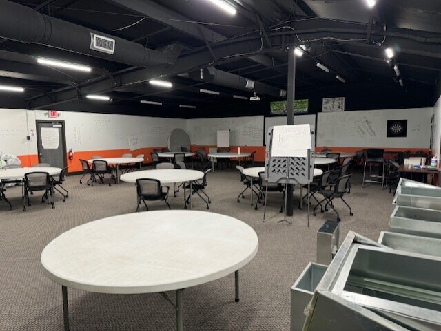 More Photos Of 3250-3268 Ruckriegel Pky, Louisville Light Manufacturing For Lease