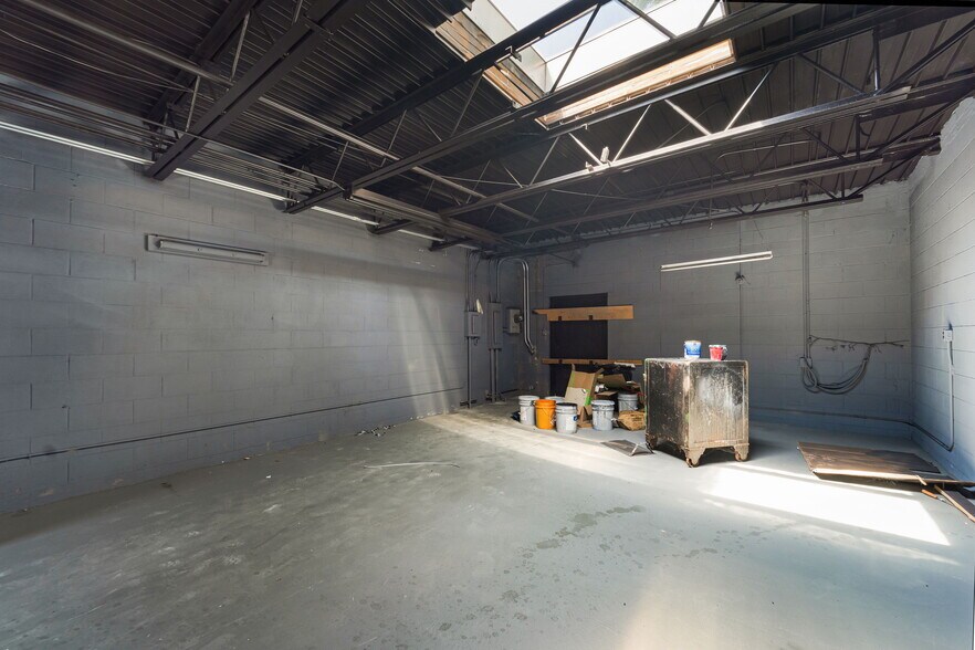 More Photos Of 3015 S 13th St, Milwaukee Storefront Retail Office For Sale