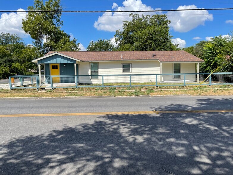 Primary Photo Of 629 S Gevers St, San Antonio Office For Sale