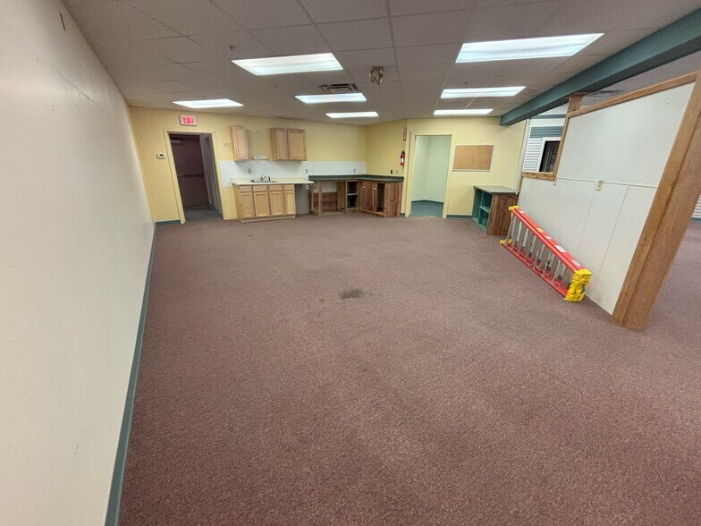 More Photos Of 185 Townsend Ave, Boothbay Harbor Storefront For Lease