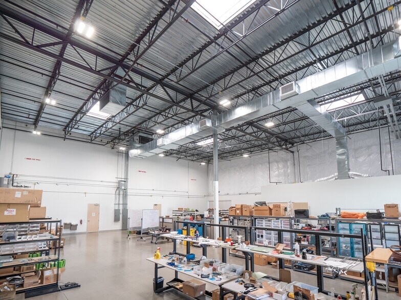 More Photos Of 3101 Eagles Nest St, Round Rock Flex For Lease