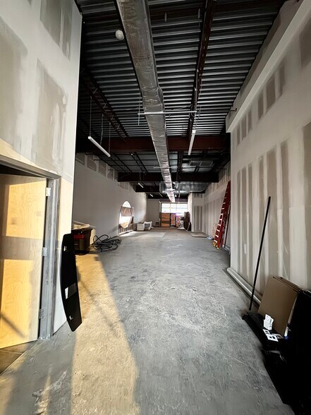 More Photos Of 718 Medford Ave, Patchogue Storefront For Lease