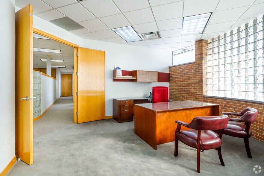 More Photos Of 1550-1570 Kingsway Ct, Trenton Medical For Sale