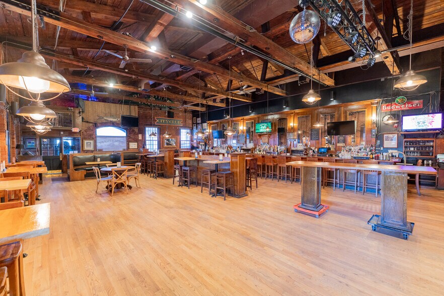 More Photos Of 83-85 Arch St, Hartford Restaurant For Sale