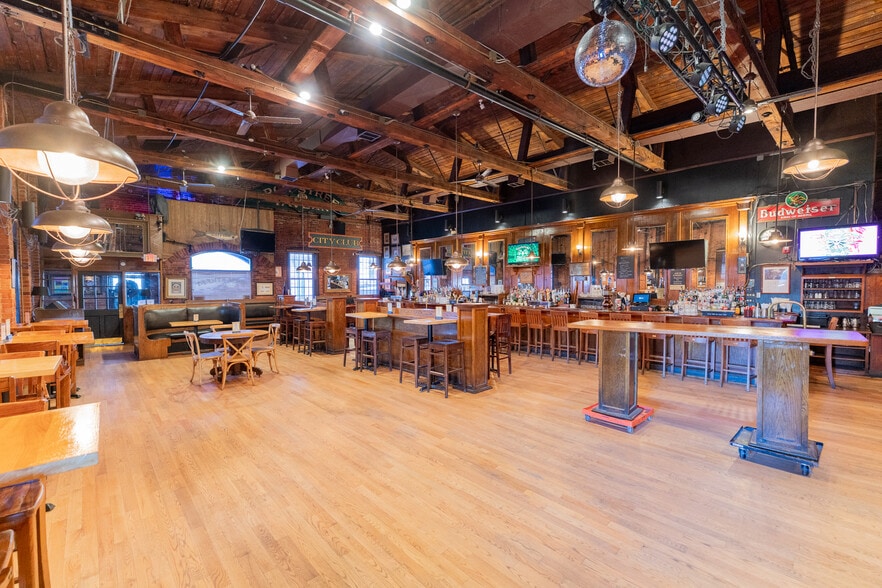 More Photos Of 83 Arch St, Hartford Restaurant For Sale