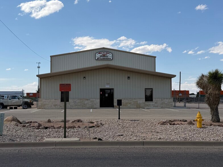 More Photos Of 2821 E Pearl St, Odessa Warehouse For Lease