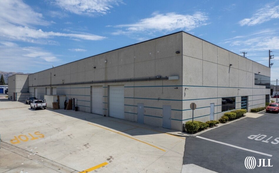 More Photos Of 9445-9457 De Soto Ave, Chatsworth Light Distribution For Lease