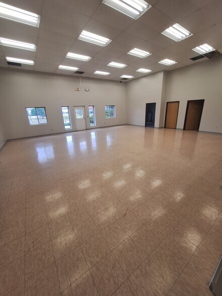 More Photos Of 922 40th St N, Fargo Warehouse For Lease