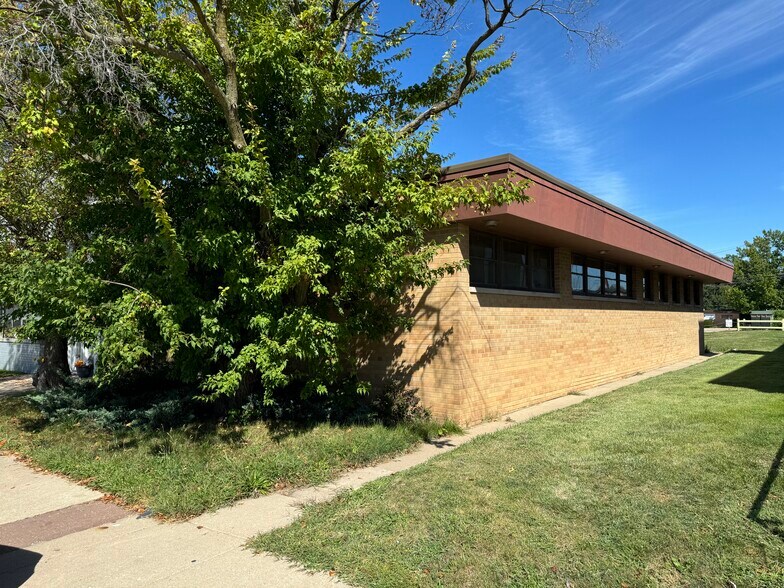 More Photos Of 202 N Jefferson St, Mount Pleasant Medical For Sale