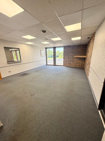 More Photos Of 7800 W College Dr, Palos Heights Office For Lease