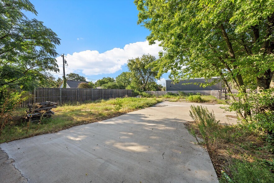 More Photos Of 200 N Lacy Dr, Waco Warehouse For Lease