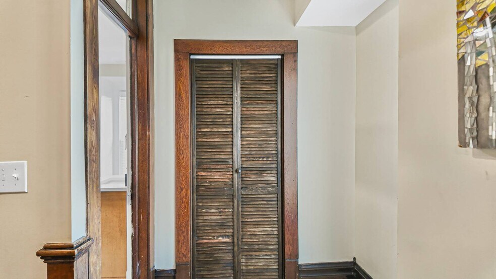 More Photos Of 323 Ballengee St, Hinton Office For Sale