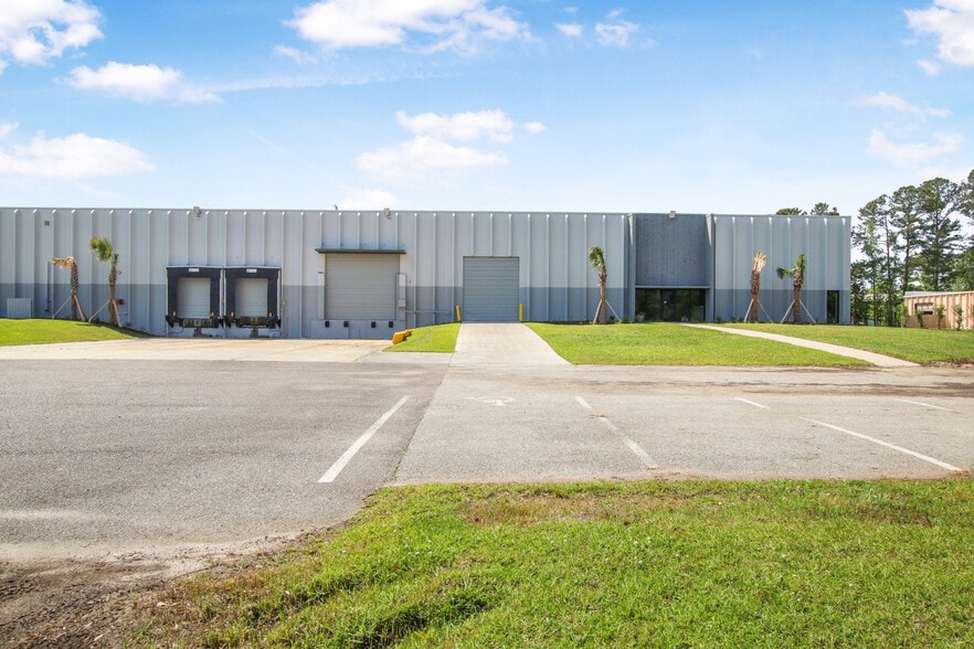 More Photos Of 7391 Pepperdam Ave, North Charleston Warehouse For Lease