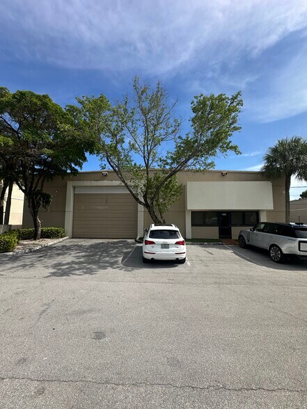 More Photos Of 3474-3476 SW 15th St, Deerfield Beach, Deerfield Beach Warehouse For Lease