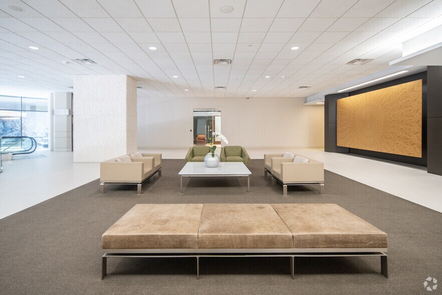 More Photos Of 777 Main St, Fort Worth Office For Lease