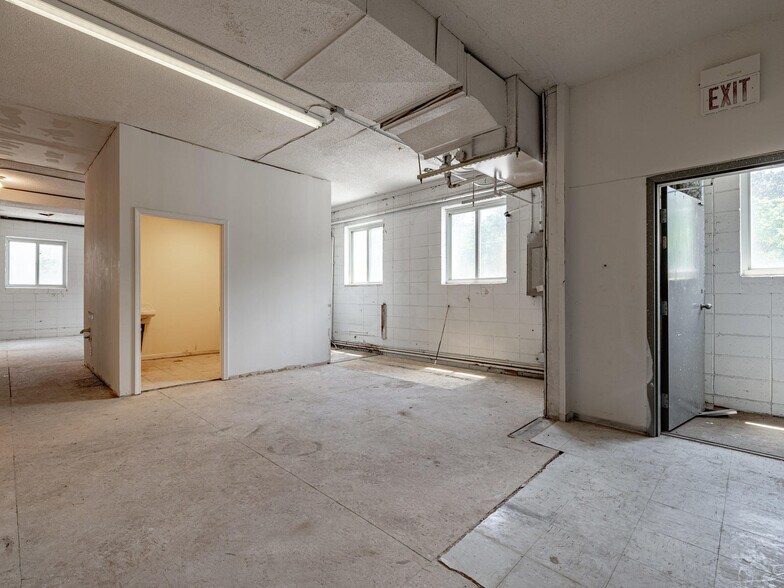 More Photos Of 8322-8330 Olive Blvd, Saint Louis Storefront For Lease
