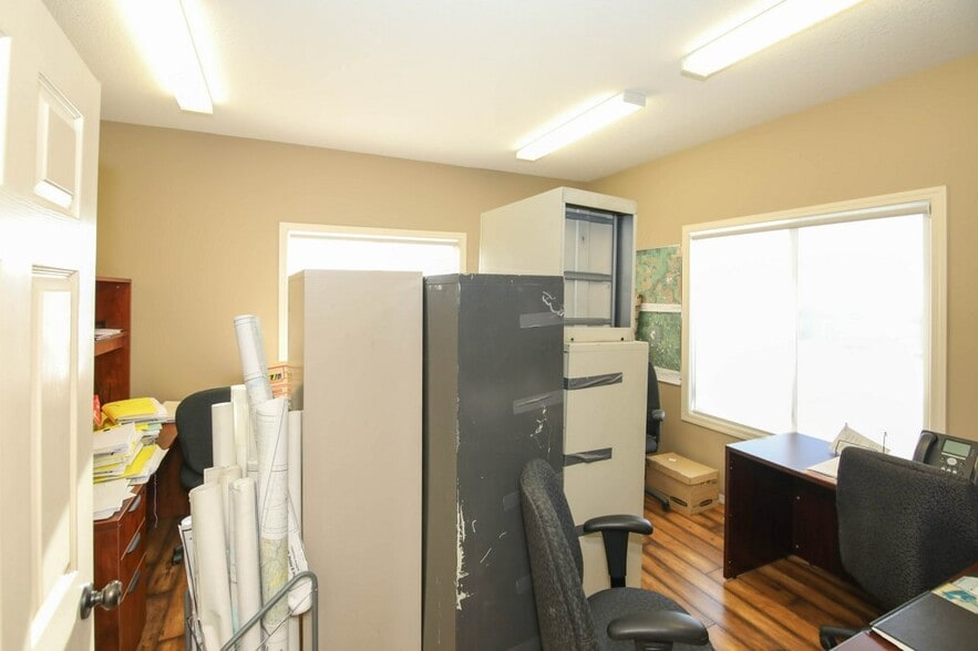 More Photos Of 5209 49A Ave, Bentley Office For Sale