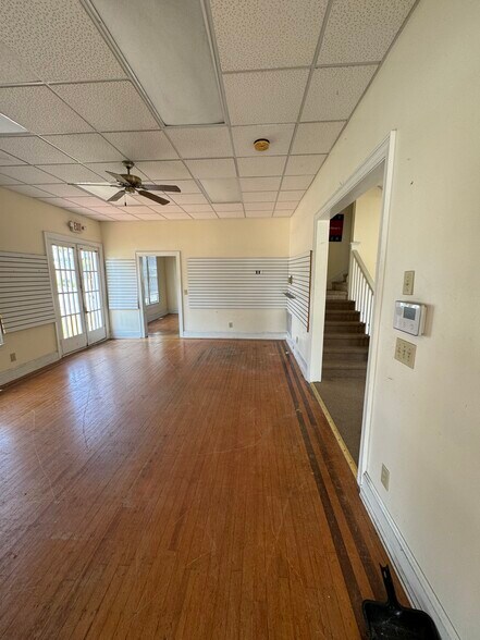 More Photos Of 504 W Broad St, Dunn Office For Sale