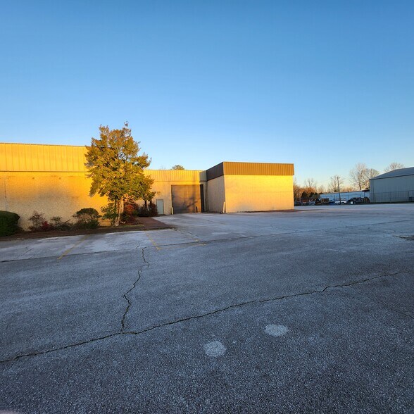 More Photos Of 3424 Valley Ave SW, Decatur Warehouse For Sale