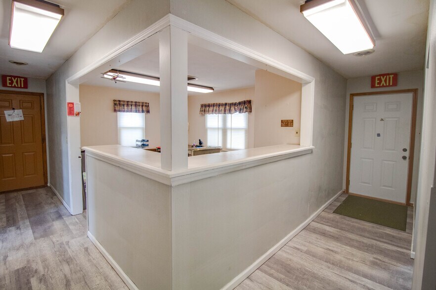 More Photos Of 440 S Prairie St, Bethalto General Retail For Sale