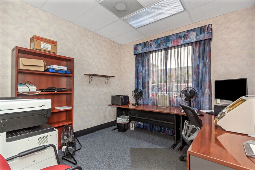 More Photos Of 7641 66th St N, Pinellas Park Medical For Sale