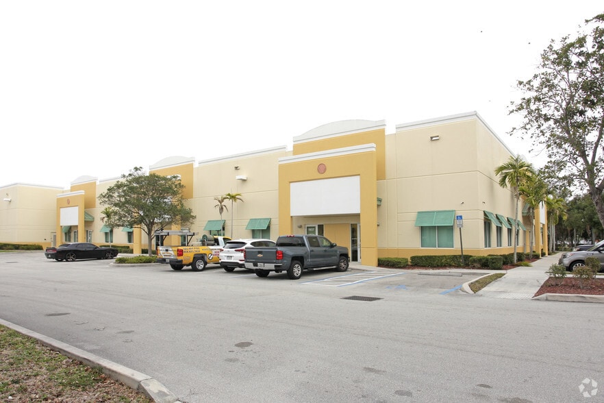 More Photos Of 1901-1939 Banks Rd, Margate Warehouse For Lease