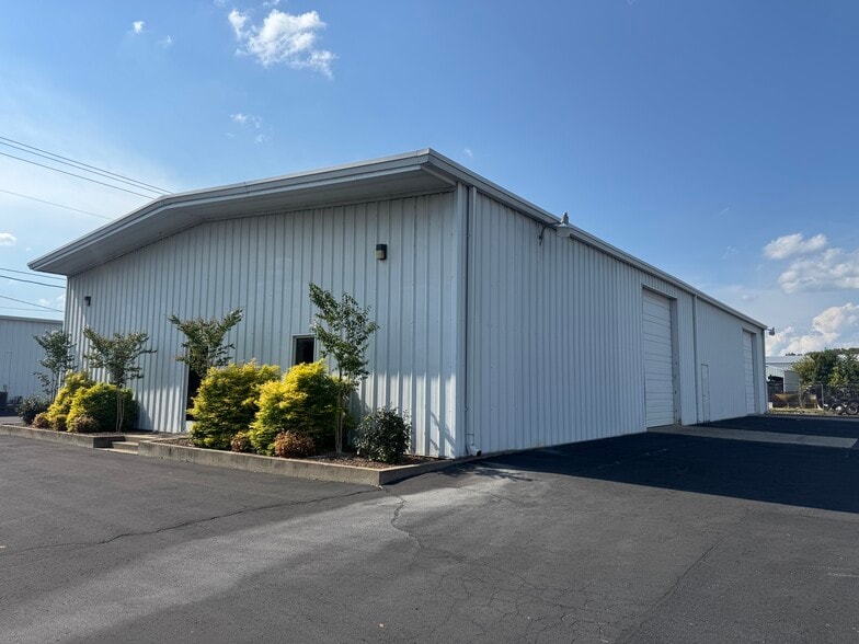 More Photos Of 90 Spruce St, Murray Office For Lease