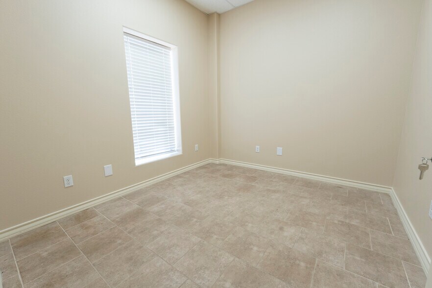 More Photos Of 1806 CR-1101, Midland Warehouse For Lease