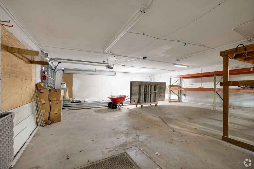 More Photos Of 236 Grove St S, Venice Freestanding For Sale