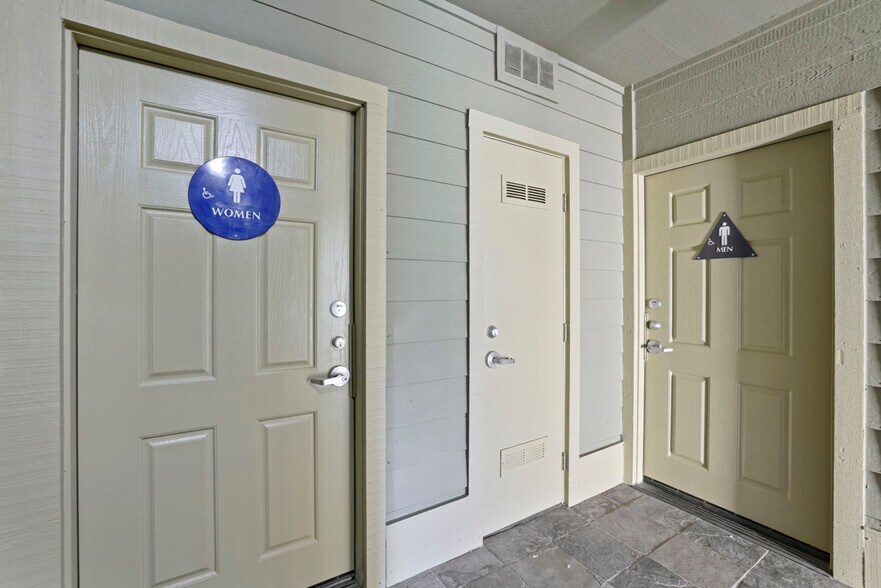 More Photos Of 621-627 13th St, Modesto Office For Lease