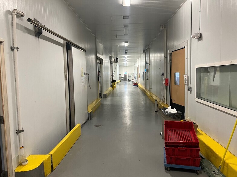 More Photos Of 4731 Bellevue St, Detroit Warehouse For Lease