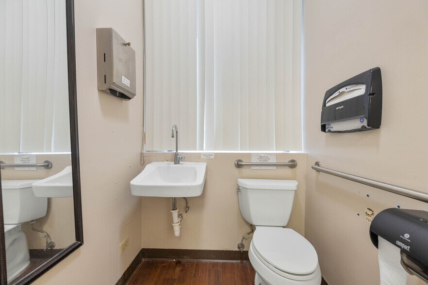 More Photos Of 98-1247 Kaahumanu St, Aiea Medical For Sale
