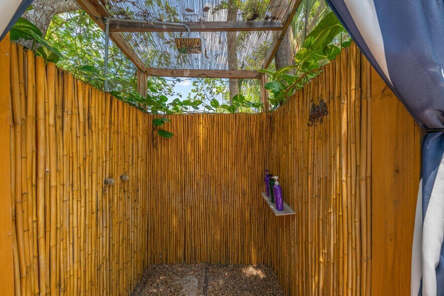 More Photos Of 941 Virginia Dr, Sarasota Specialty For Sale