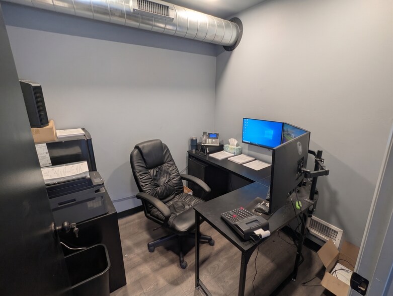 More Photos Of 737 W 2nd Ave, Mesa Manufacturing For Sale