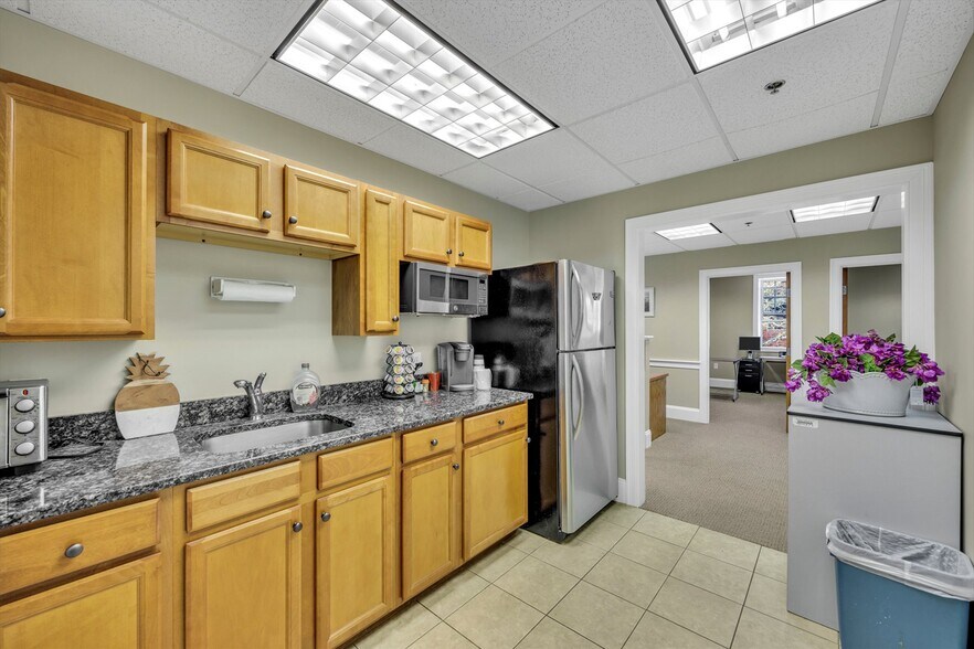 More Photos Of 540 Main St, Hyannis General Retail For Sale