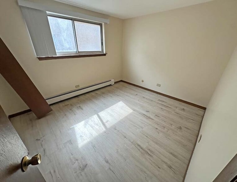 More Photos Of 2121 176th Pl, Lansing Apartments For Sale