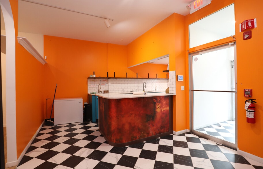 More Photos Of 328 Wall St, Kingston Storefront Retail Office For Lease