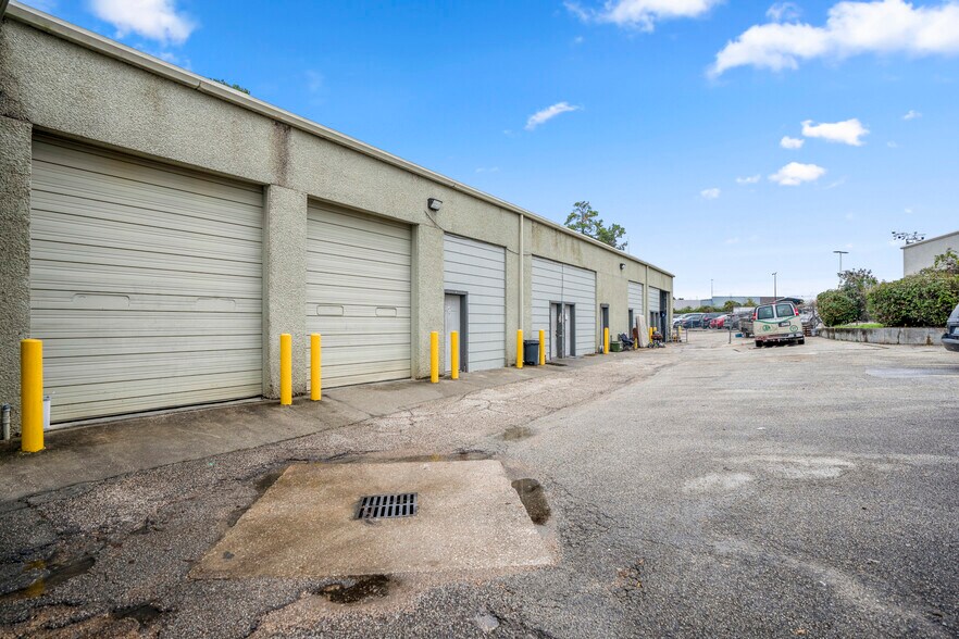 More Photos Of 80 Sorters McClellan rd, Kingwood Warehouse For Sale