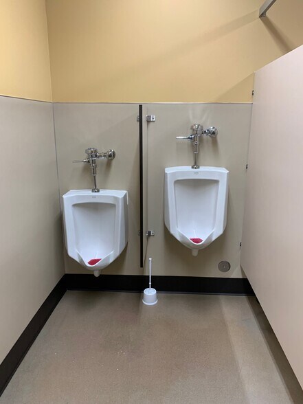 More Photos Of 110 3rd St, Lynden Storefront Retail Office For Lease