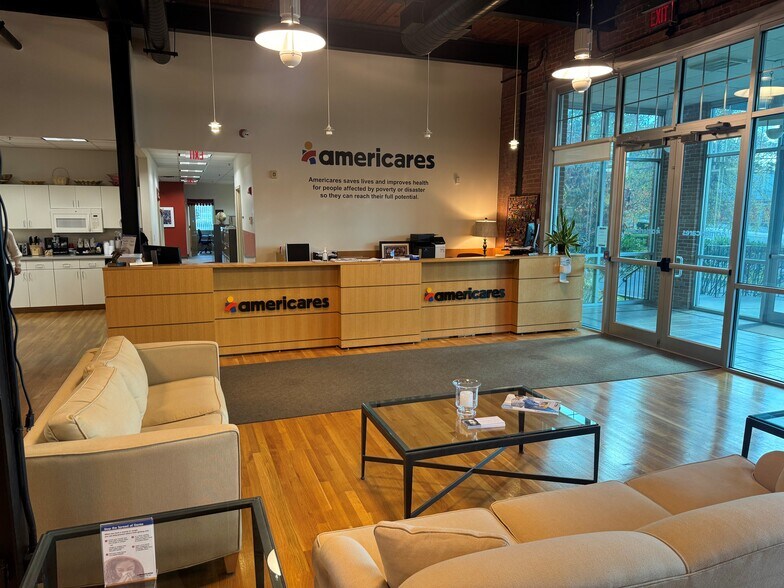 More Photos Of 88-112 Hamilton Ave, Stamford Warehouse For Lease