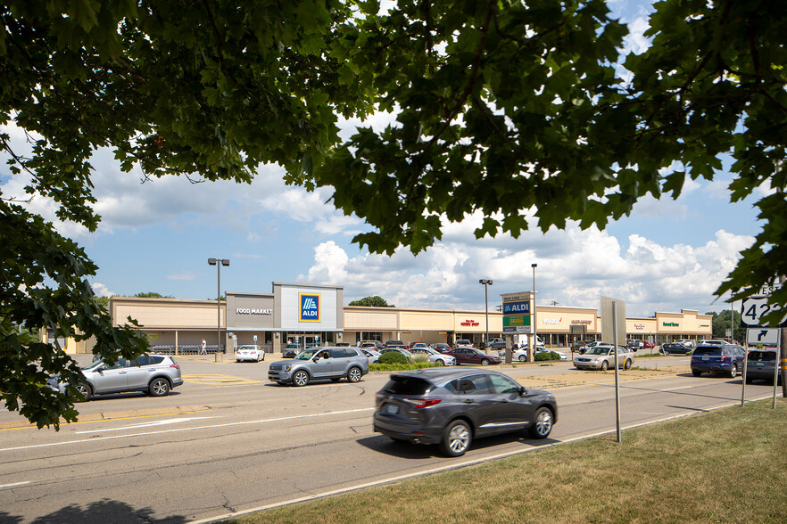 Primary Photo Of 1049 N Main St, Butler Unknown For Lease