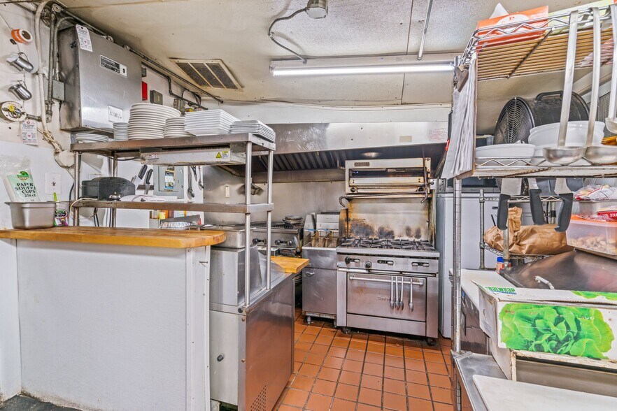 More Photos Of 8 Wall St, Huntington Restaurant For Sale