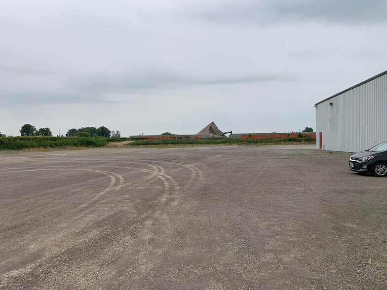 More Photos Of 775 Gillard St, Wallaceburg Industrial For Sale