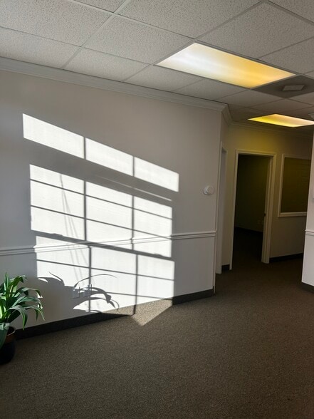 More Photos Of 406 Blankenbaker Pky, Louisville Office For Sale