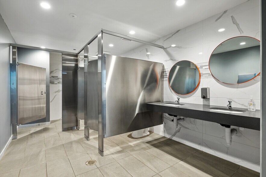 More Photos Of 4229 FM 620, Austin Showroom For Sale