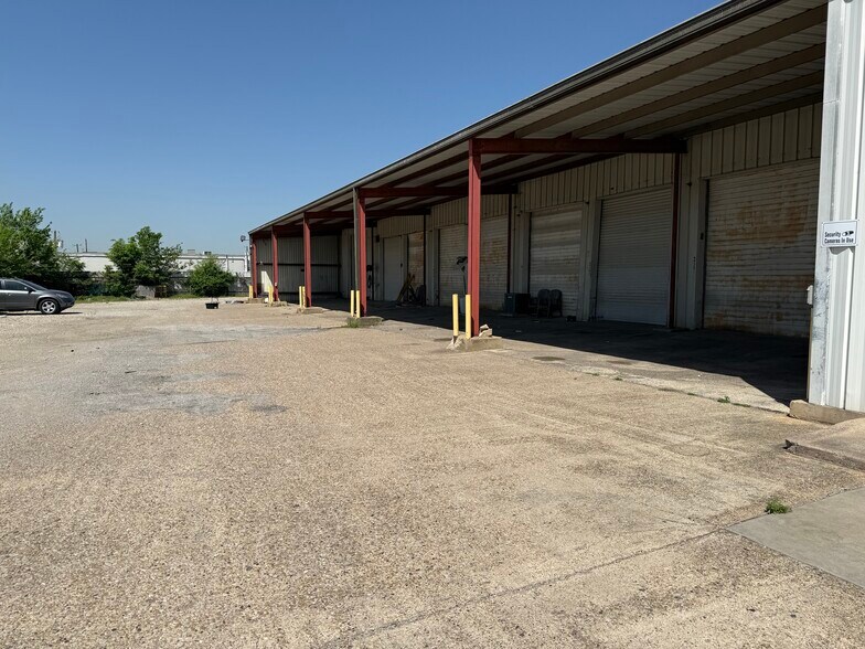 More Photos Of 10931 Dennis Rd, Dallas Industrial For Sale