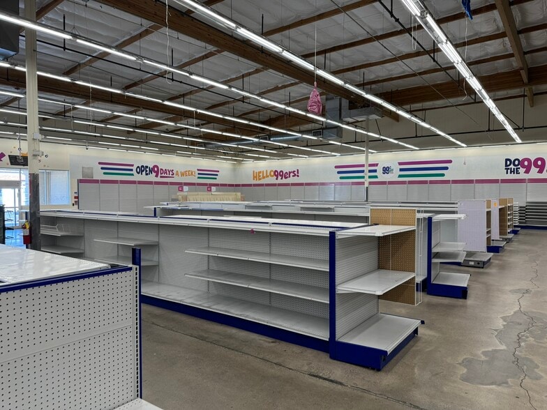 More Photos Of 20220-20222 US Highway 18, Apple Valley Supermarket For Lease