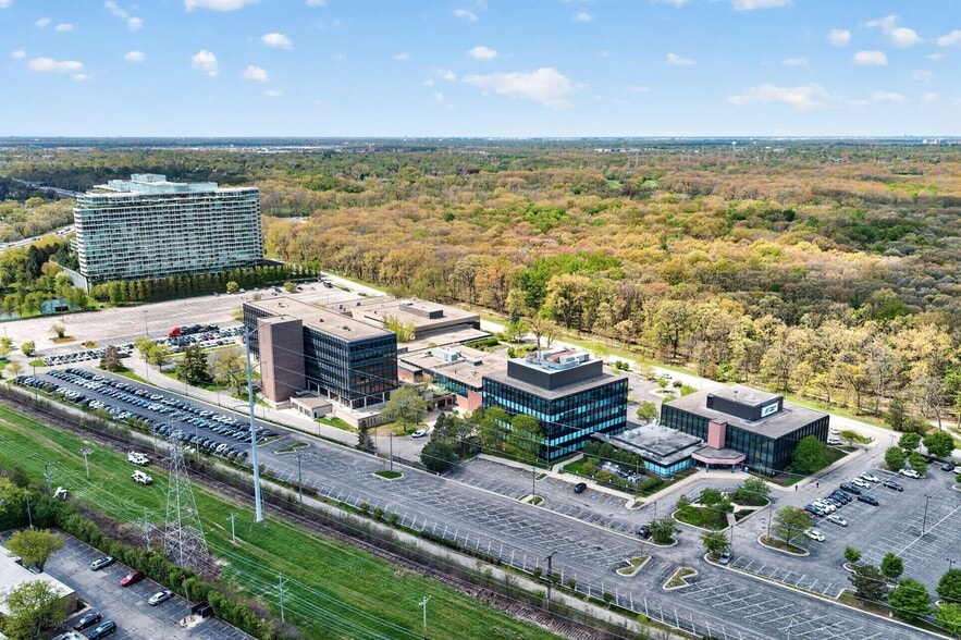 More Photos Of 9933 Woods Dr, Skokie Office For Lease