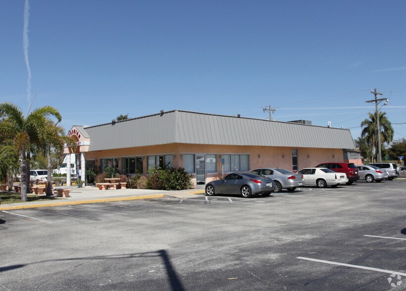 More Photos Of 1130 N Tamiami Trl, North Fort Myers Restaurant For Sale