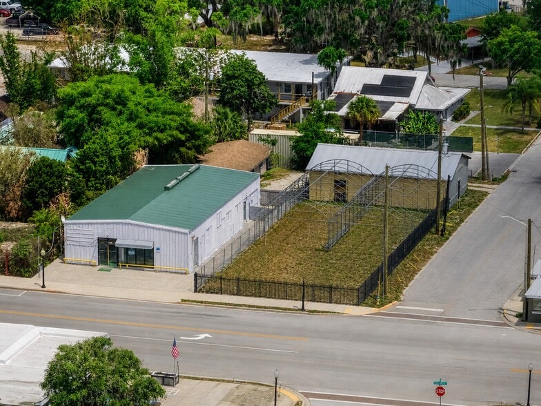 Primary Photo Of 408 N Ridgewood Dr, Sebring Freestanding For Sale